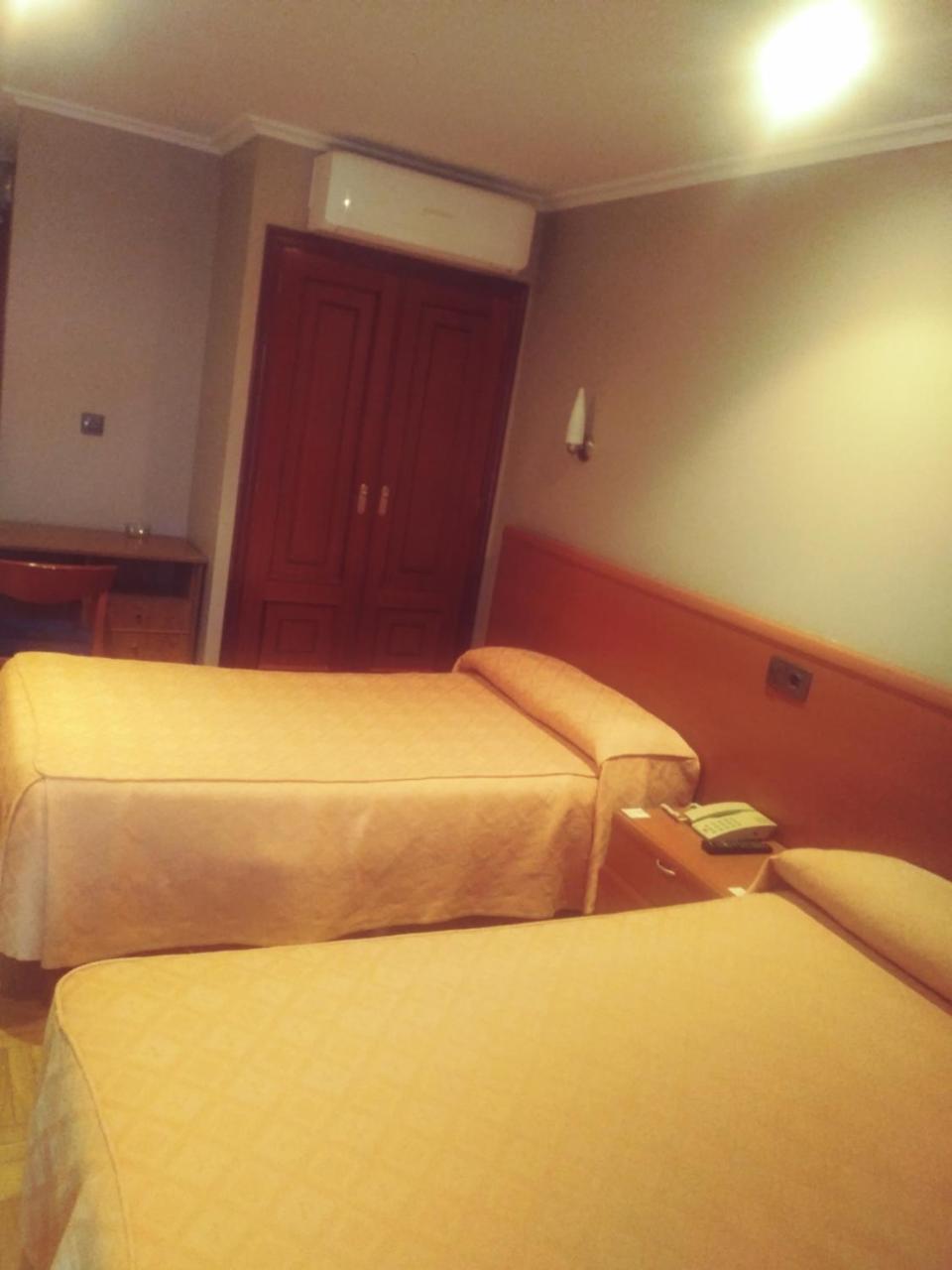 Hotel Orly Xinzo de Limia Esterno foto