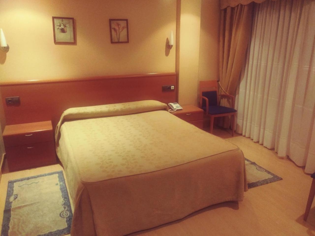 Hotel Orly Xinzo de Limia Esterno foto