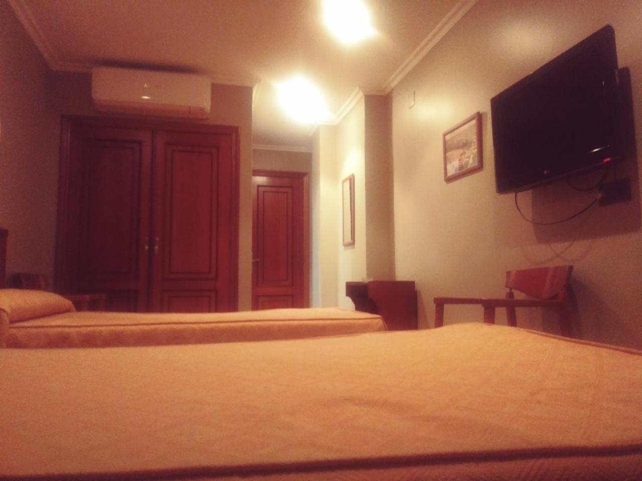 Hotel Orly Xinzo de Limia Esterno foto